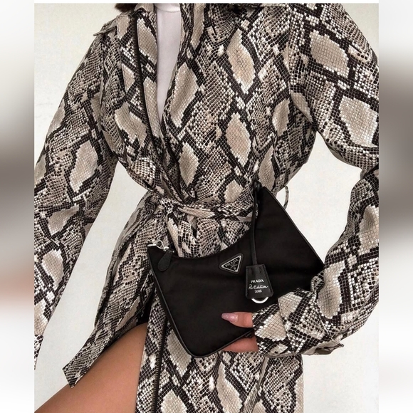 NWT Choosy Elizabeth Snakeskin Trench Coat Size Small - Picture 4 of 9